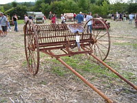 Rateau andaineur, Rateleuse (Fete de la Moisson St Simeon de Bressieux 2006)
